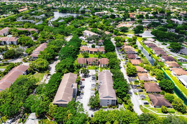 5040 Rose Hill Drive 206, Boynton Beach, FL 33437