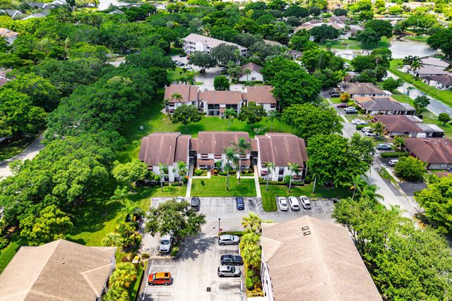 5040 Rose Hill Drive 206, Boynton Beach, FL 33437