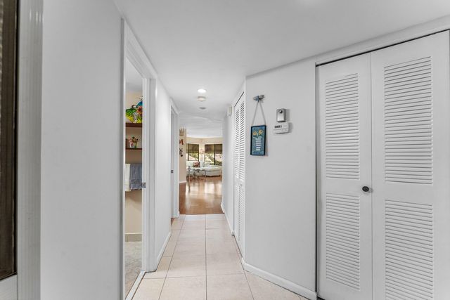 5040 Rose Hill Drive 206, Boynton Beach, FL 33437