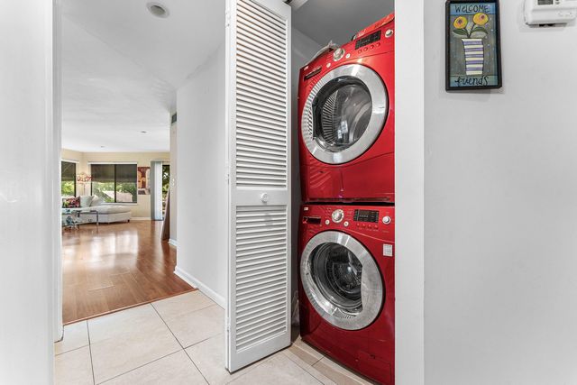 5040 Rose Hill Drive 206, Boynton Beach, FL 33437