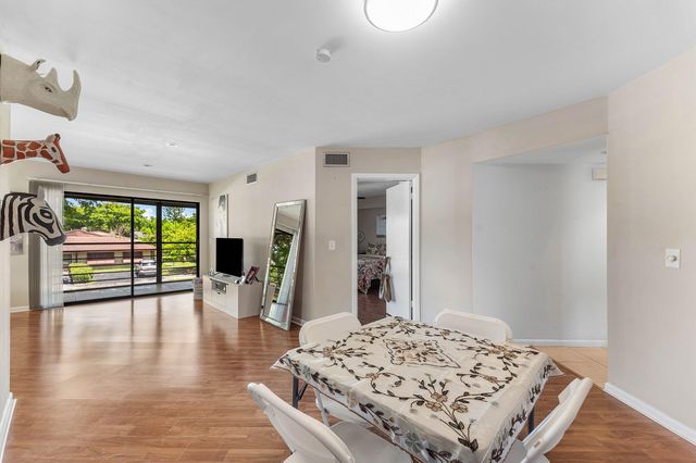 5040 Rose Hill Drive 206, Boynton Beach, FL 33437