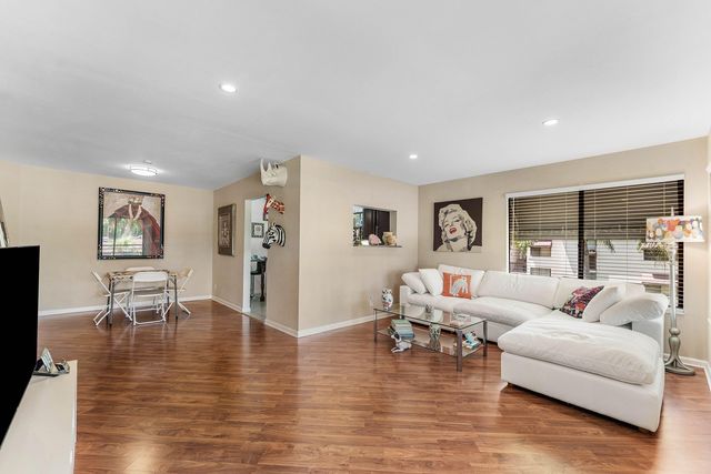 5040 Rose Hill Drive 206, Boynton Beach, FL 33437