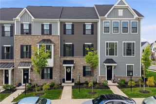 164 Marketplace Ave, Moon/crescent Twp, PA 15108