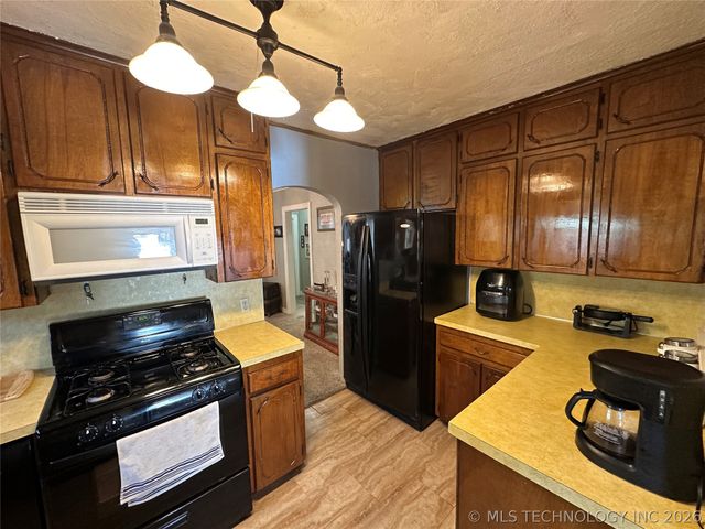 712 N Wilson Avenue, Sand Springs, OK 74063