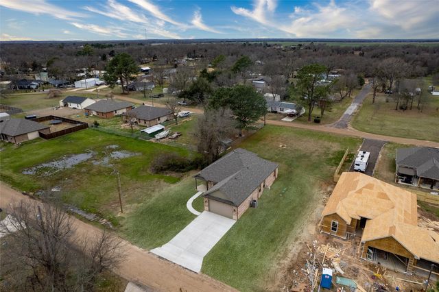 106 Deep Cove Drive, Trinidad, TX 75163