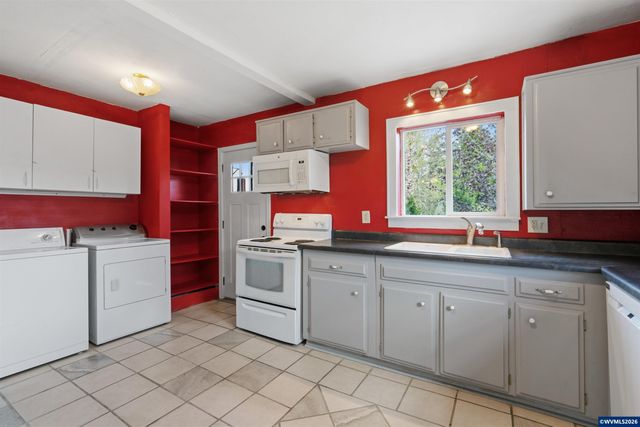 105 River St NE, Salem, OR 97301