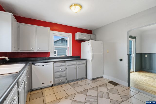 105 River St NE, Salem, OR 97301