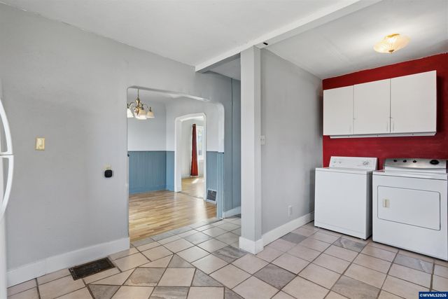 105 River St NE, Salem, OR 97301