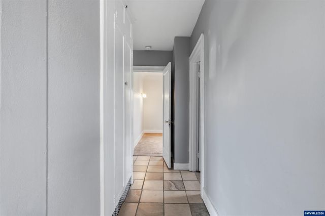 105 River St NE, Salem, OR 97301