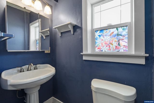 105 River St NE, Salem, OR 97301