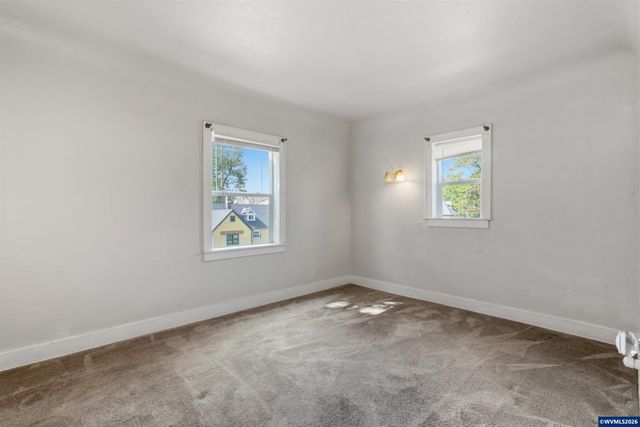 105 River St NE, Salem, OR 97301