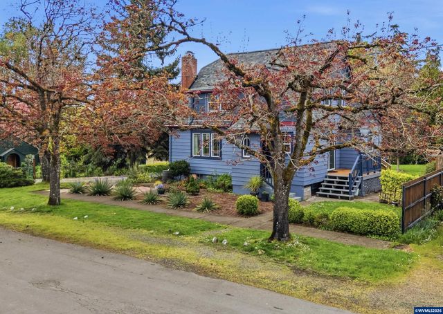 105 River St NE, Salem, OR 97301