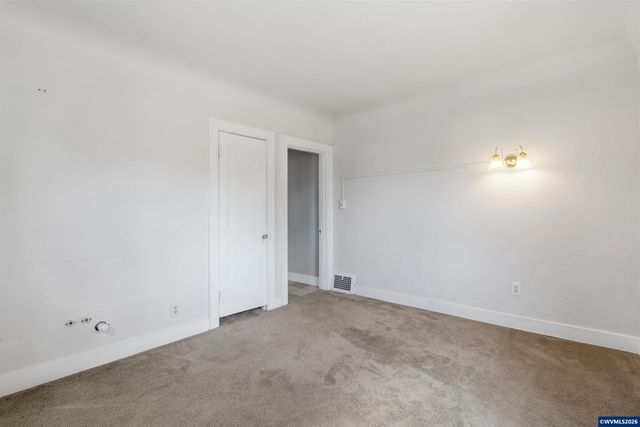 105 River St NE, Salem, OR 97301