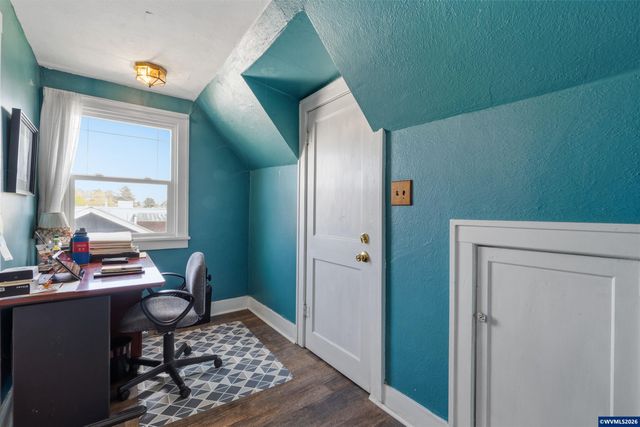 105 River St NE, Salem, OR 97301