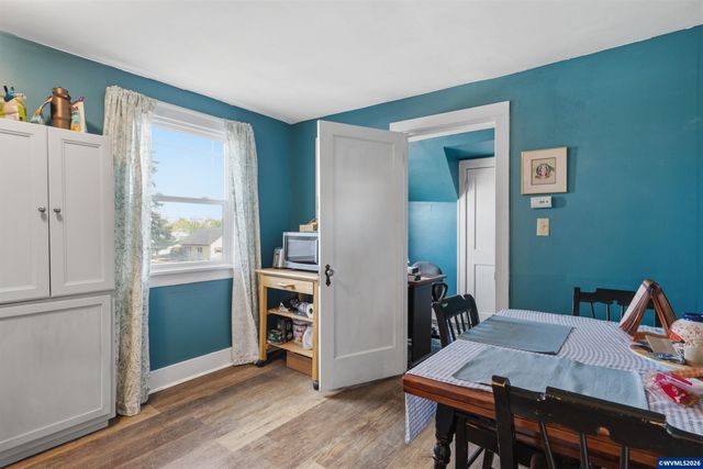 105 River St NE, Salem, OR 97301