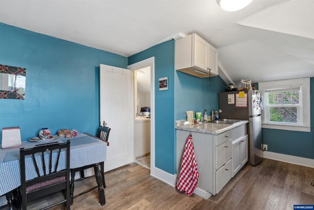 105 River St NE, Salem, OR 97301