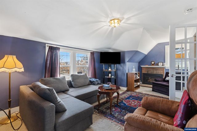 105 River St NE, Salem, OR 97301