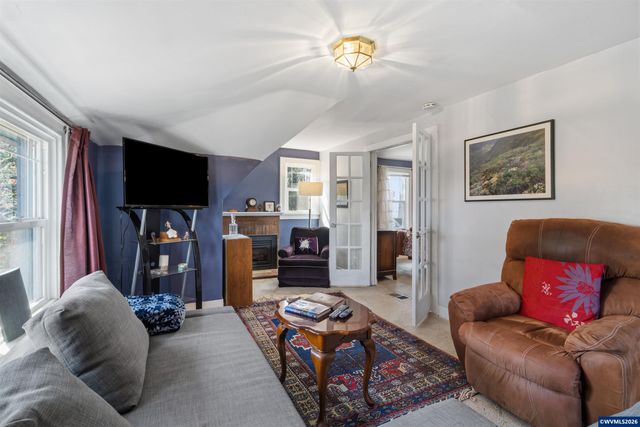 105 River St NE, Salem, OR 97301