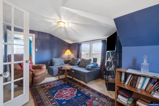 105 River St NE, Salem, OR 97301