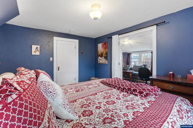 105 River St NE, Salem, OR 97301