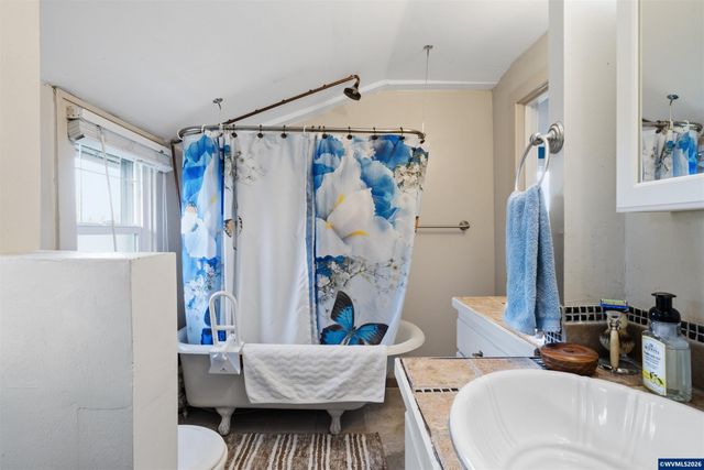 105 River St NE, Salem, OR 97301