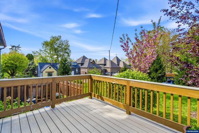 105 River St NE, Salem, OR 97301