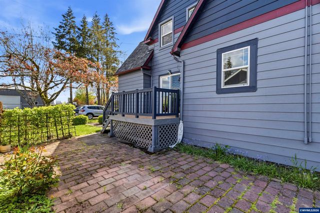 105 River St NE, Salem, OR 97301