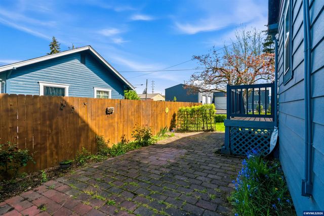 105 River St NE, Salem, OR 97301