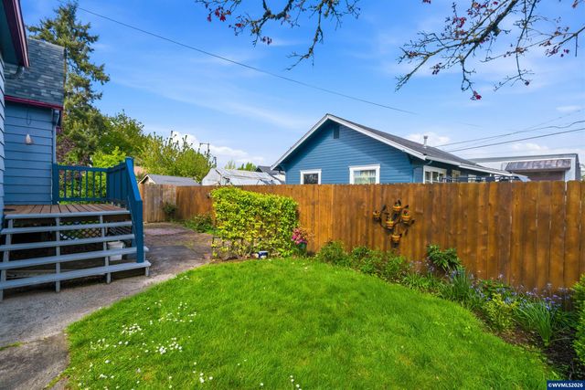 105 River St NE, Salem, OR 97301