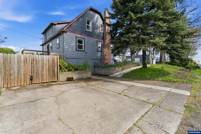 105 River St NE, Salem, OR 97301