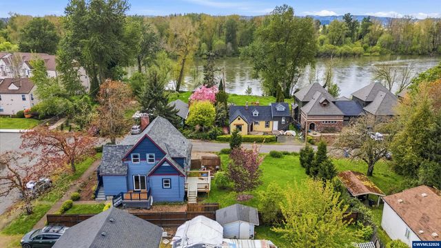 105 River St NE, Salem, OR 97301