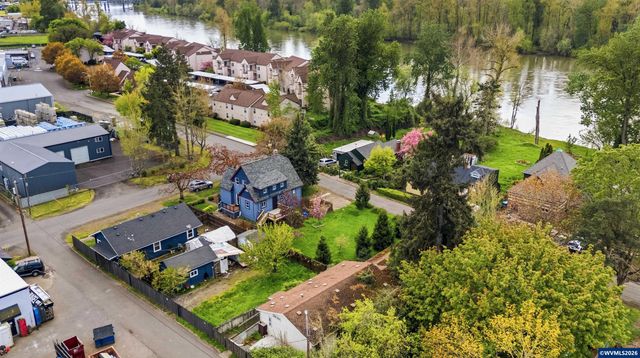 105 River St NE, Salem, OR 97301