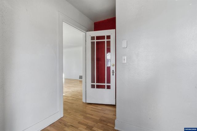 105 River St NE, Salem, OR 97301