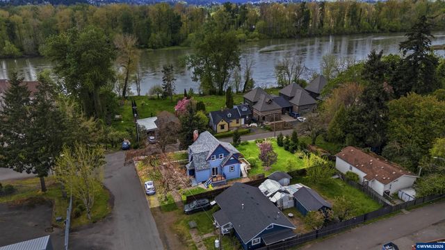 105 River St NE, Salem, OR 97301