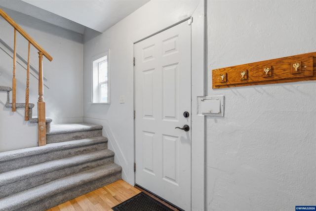 105 River St NE, Salem, OR 97301