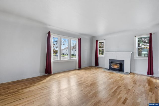 105 River St NE, Salem, OR 97301