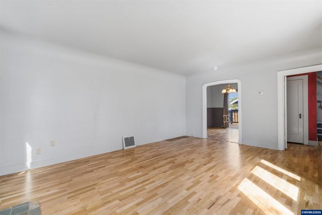 105 River St NE, Salem, OR 97301