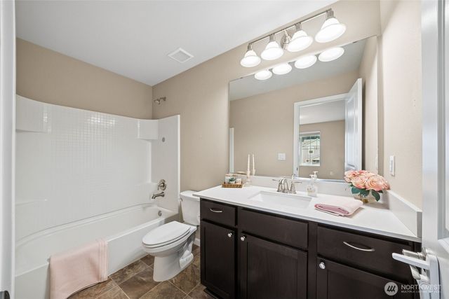 228 Holdener Lane N, Enumclaw, WA 98022