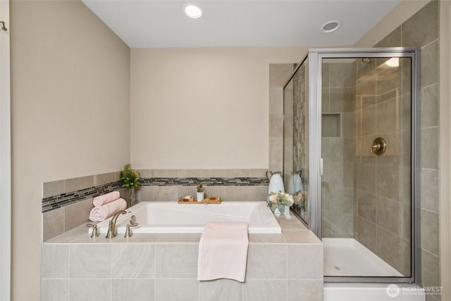 228 Holdener Lane N, Enumclaw, WA 98022