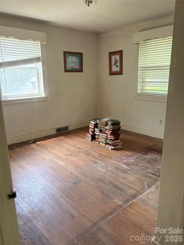 725 5th Avenue SW, Hickory, NC 28602