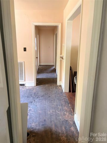 725 5th Avenue SW, Hickory, NC 28602