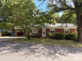 725 5th Avenue SW, Hickory, NC 28602