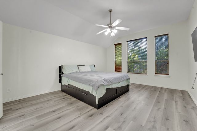 824 Duck Pond Dr, Grand Prairie, TX 75052