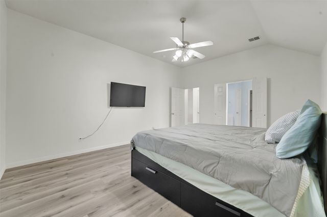 824 Duck Pond Dr, Grand Prairie, TX 75052