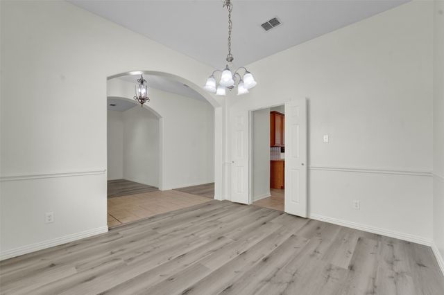824 Duck Pond Dr, Grand Prairie, TX 75052