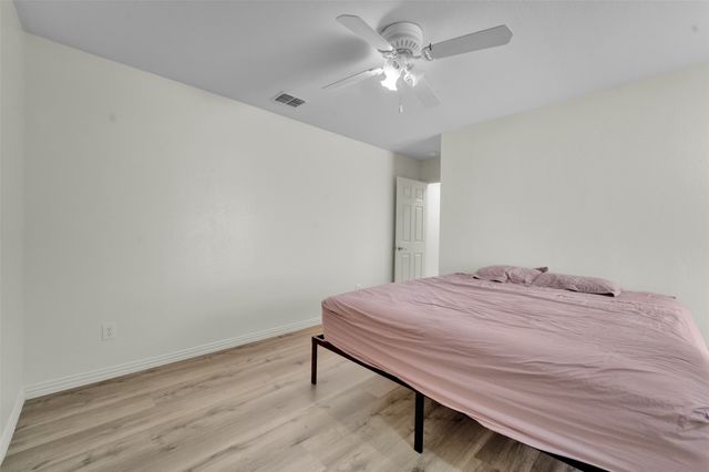 824 Duck Pond Dr, Grand Prairie, TX 75052