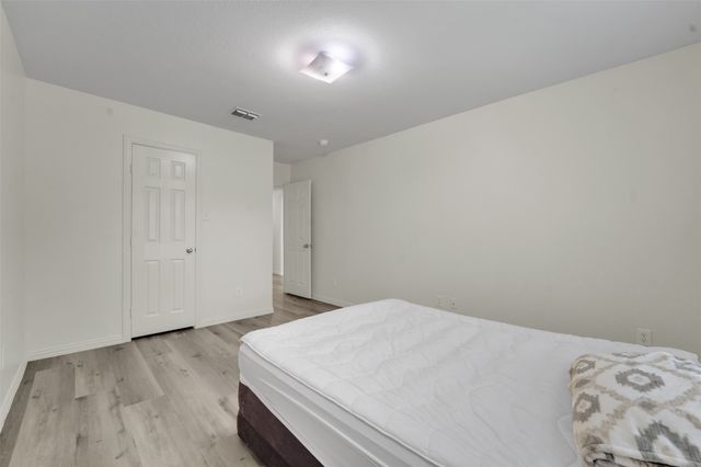 824 Duck Pond Dr, Grand Prairie, TX 75052