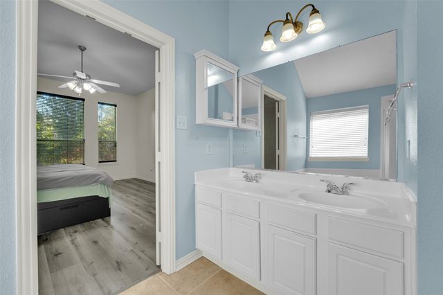 824 Duck Pond Dr, Grand Prairie, TX 75052