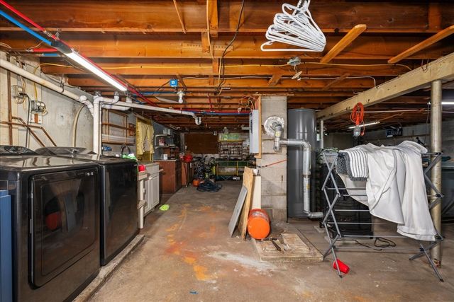 3 Vine St, Webster, MA 01570