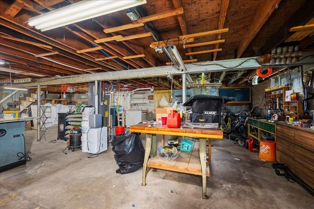 3 Vine St, Webster, MA 01570